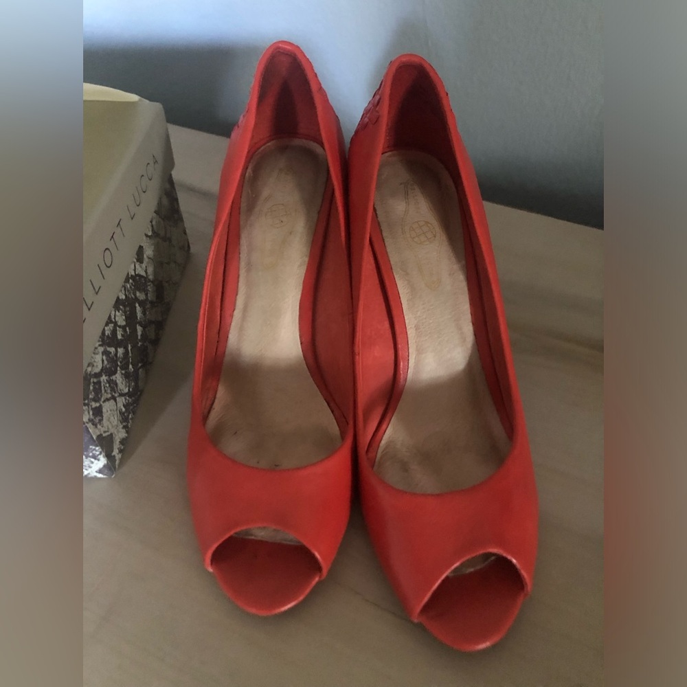 Elliott Lucca Andrea woven leather pumps. Size 8
